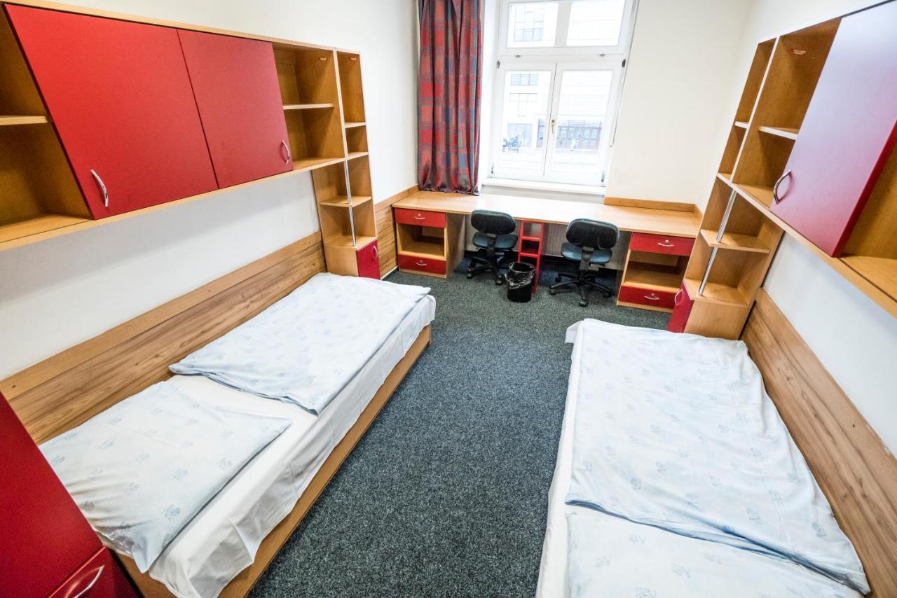 Hostel Masarykova Прага Экстерьер фото