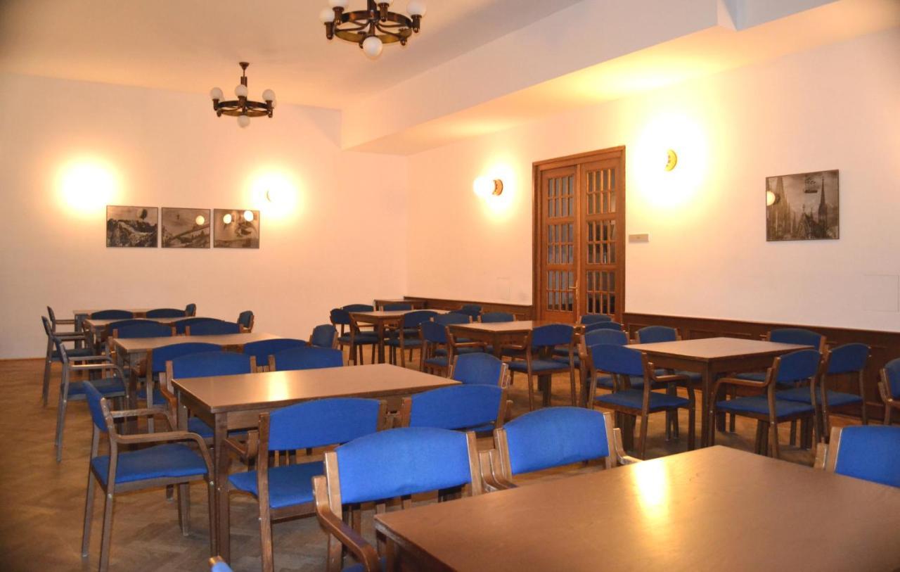 Hostel Masarykova Прага Экстерьер фото