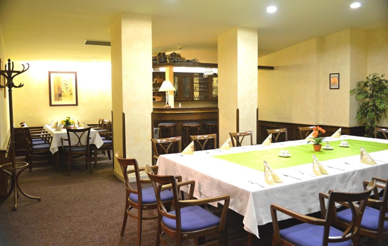 Hostel Masarykova Прага Экстерьер фото